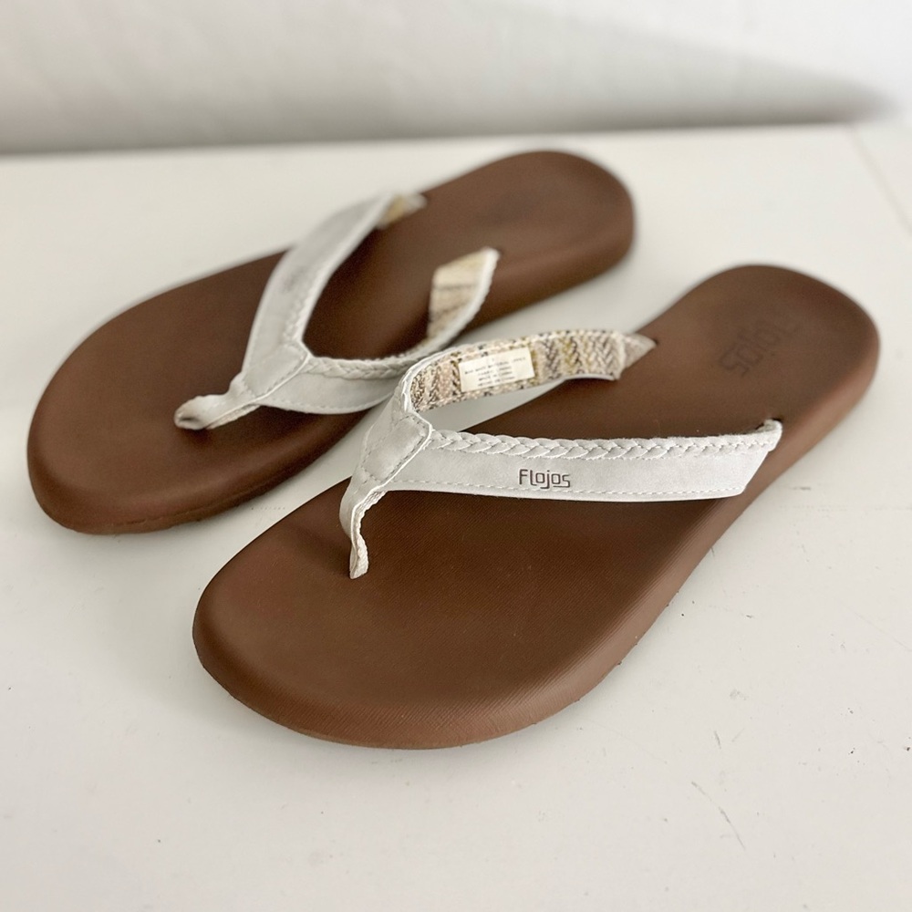 Flojos Women’s Cushioned Flip Flop Sandals in Ivory Tan, Size 9